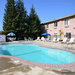 Quality Inn & Suites Fresno Northwest 