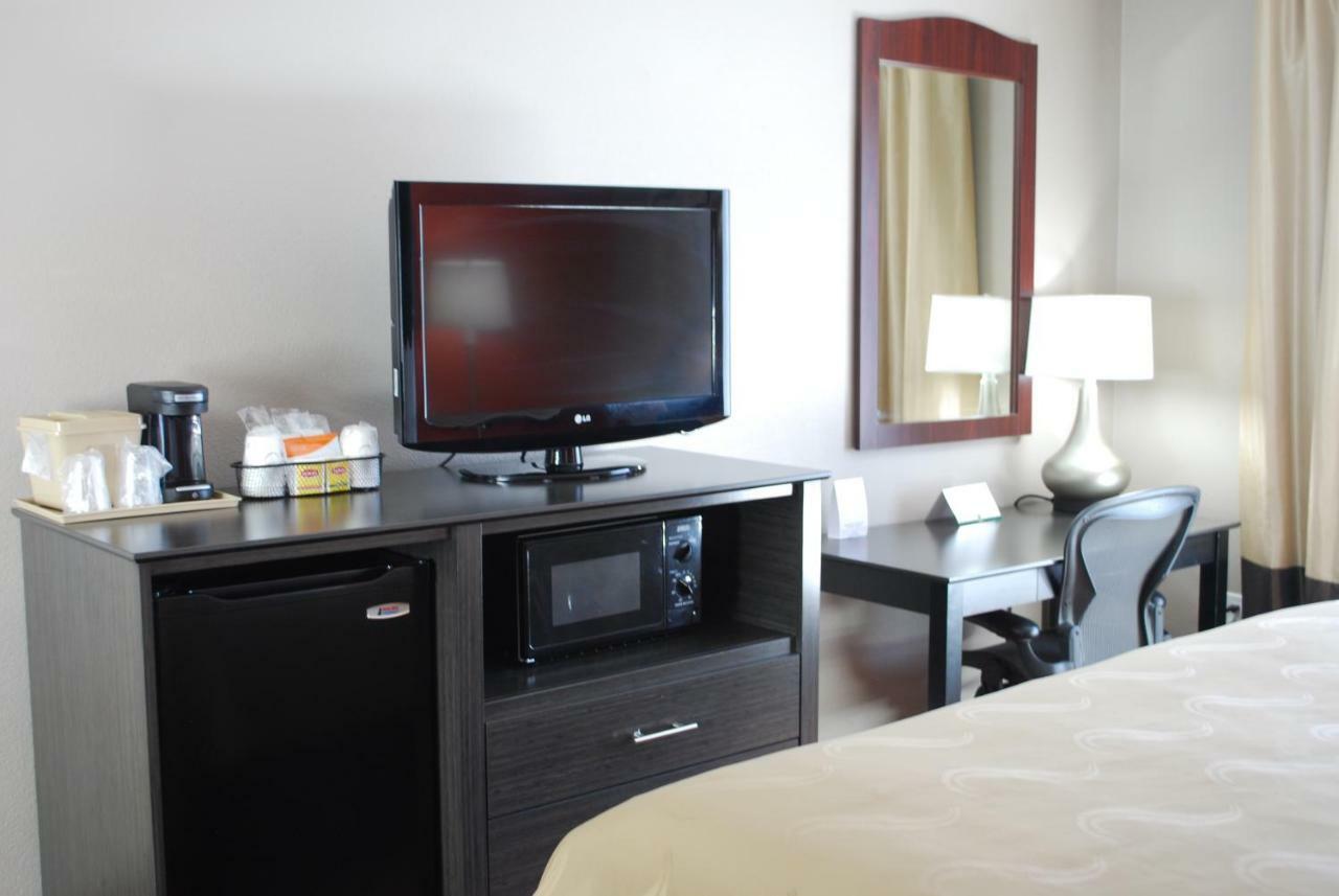 Hotel Quality & Northwest Fresno